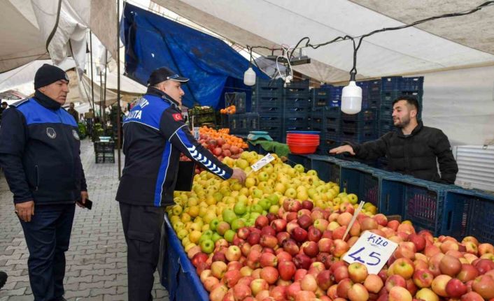 Esenyurt’ta güvenli alışveriş için pazarlar denetleniyor