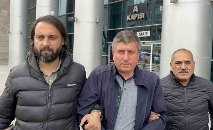 Eşini 14 yerinden bıçaklayarak öldüren sanığın yargılandığı dava ertelendi