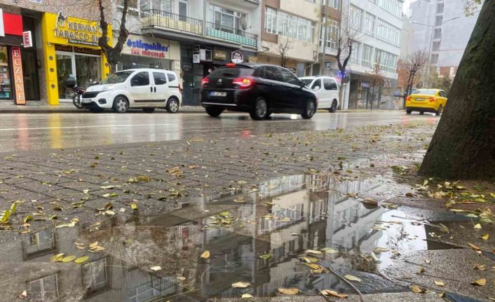 Eskişehir güne yağmurlu başladı