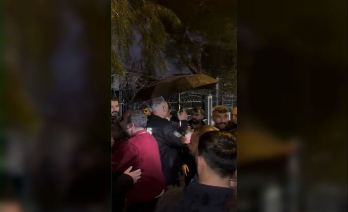 Esnaf ile vatandaşların park kavgasını biber gazı da ayıramadı