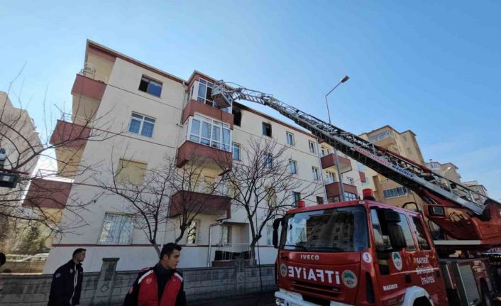 Evde çıkan yangında faciadan dönüldü