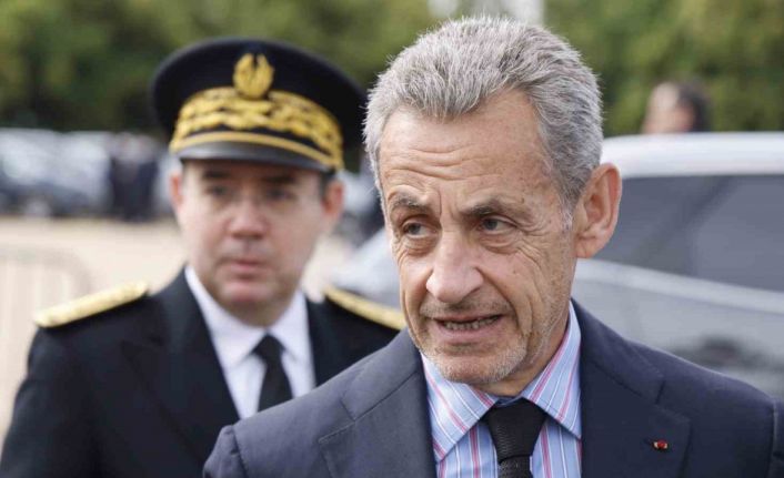 Fransa Yüksek Mahkemesi, Sarkozy’nin yolsuzluk davasında verilen hapis cezasını onadı