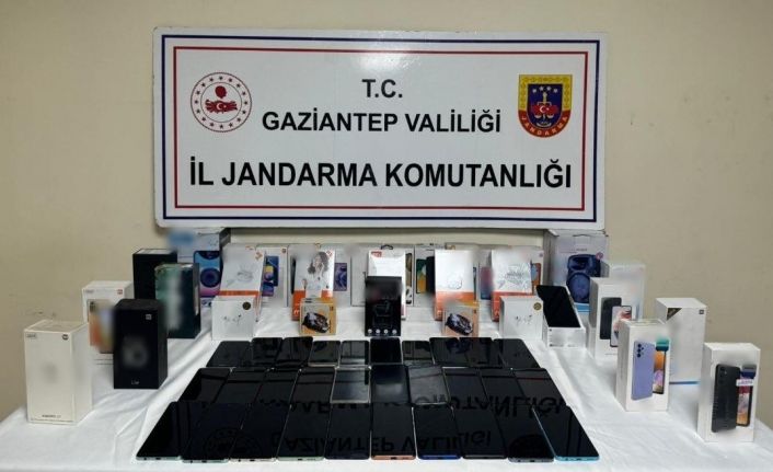 Gaziantep’te 1 milyon TL değerinde kaçak telefon ele geçirildi