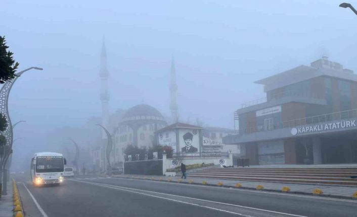 Gece saatlerinde başlayan sis etkisini sürdürüyor