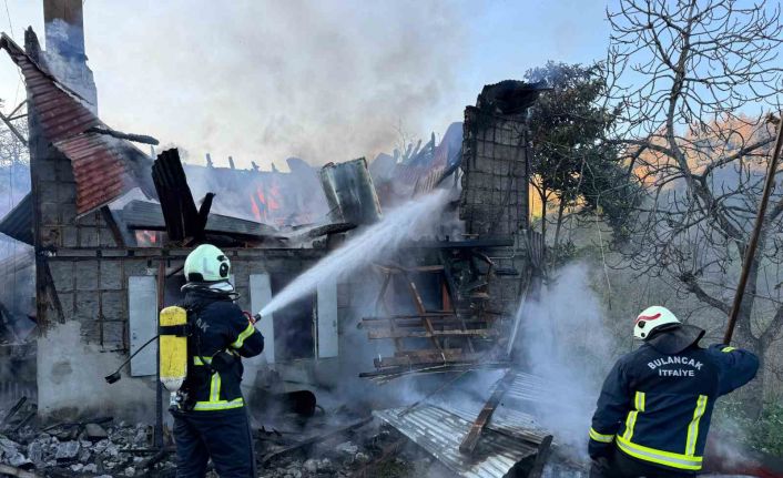 Giresun’da ev yangını: 1 ölü, 1 itfaiye eri hastaneye kaldırıldı