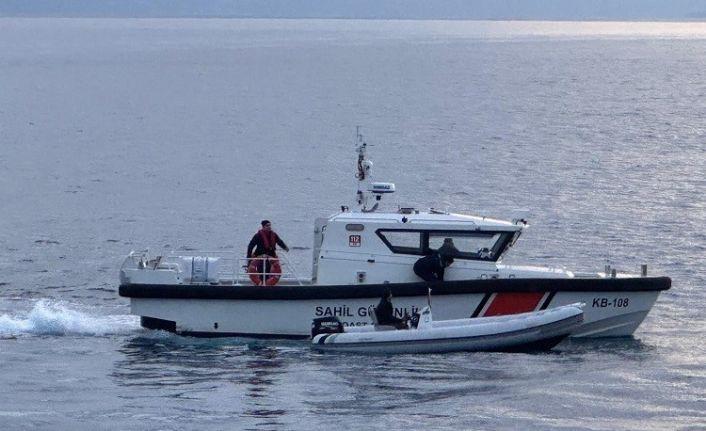 Göçmen kaçakçısı şüphelisi denizde yakalandı