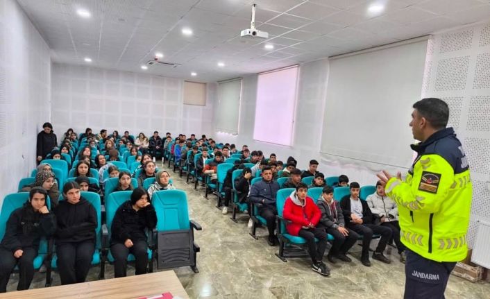 Gölbaşı’nda öğrencilere yönelik trafik eğitim semineri