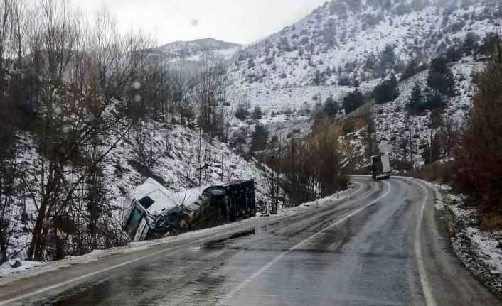 Gümüşhane’de LPG yüklü tankerin tırla çarpıştığı kaza acuz atlatıldı