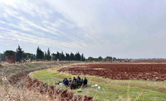 Hama’da muhaliflerden şükür namazı