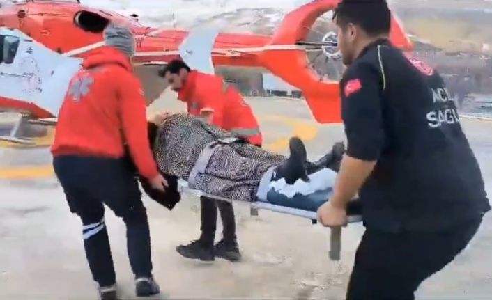 Hamile kadın helikopter ambulansla Van’a sevk edildi