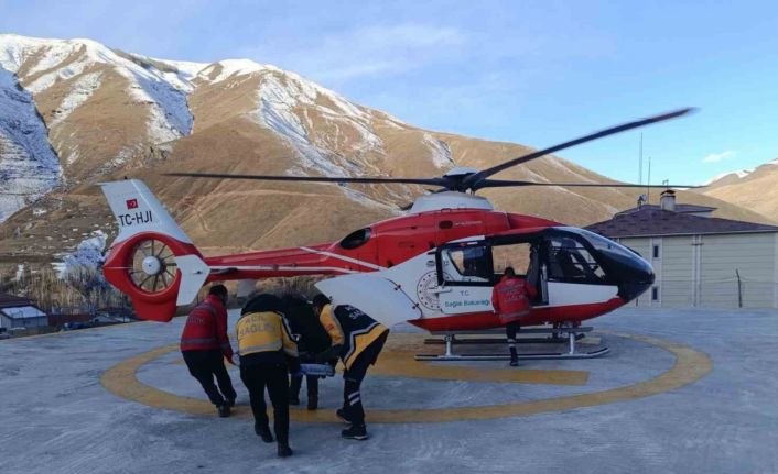 Helikopter ambulans 60 yaşındaki hasta için havalandı