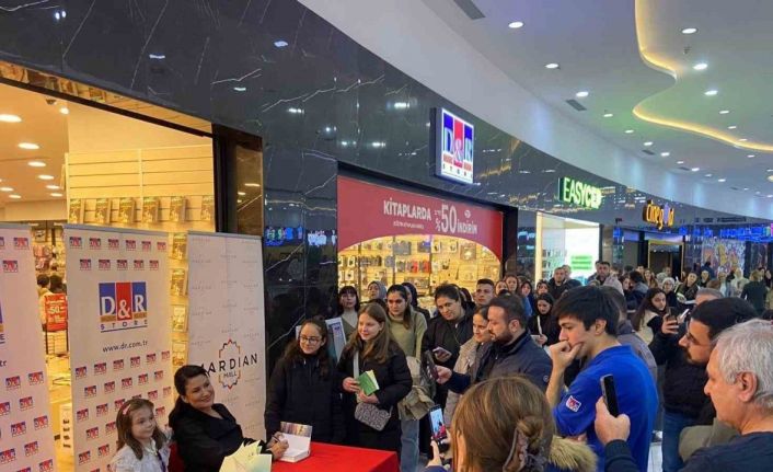 İclal Aydın, Mardian Mall’da sevenleriyle buluştu