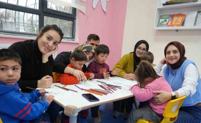 Iğdır’da özel bireyler üniversite öğrencileri ile beraber gönüllerince eğlendi