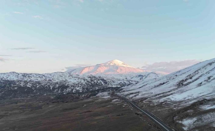 Iğdır’da yeterince kar yağışı alamayan dağlar dron ile görüntülendi