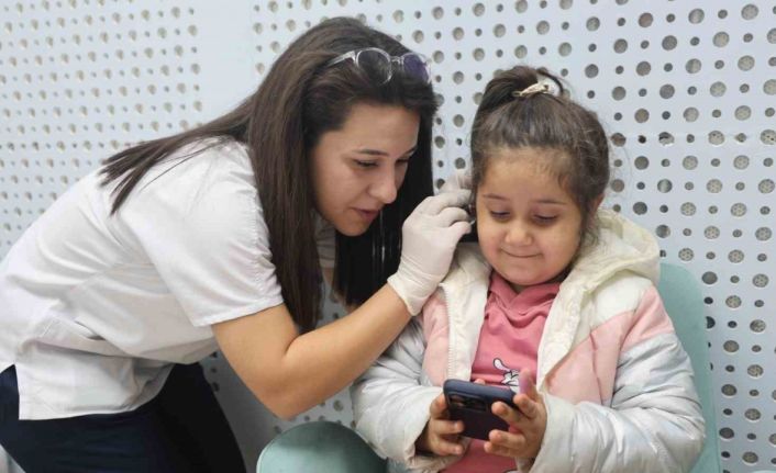 İki kuşak bir arada işitme sağlığı ve kulak bakımını öğrendi