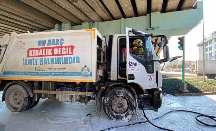 İzmit Belediyesi’nin çöp kamyonunda yangın çıktı