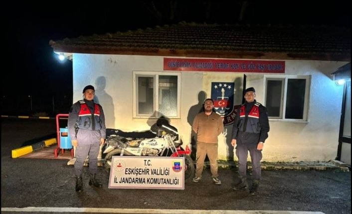 Jandarma ekiplerince bulunan çalıntı motosiklet sahibine teslim edildi