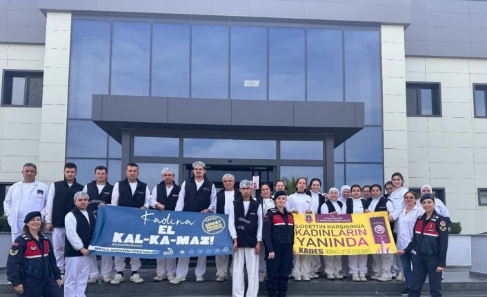 Jandarma fabrikadaki kadın çalışanları bilgilendirdi