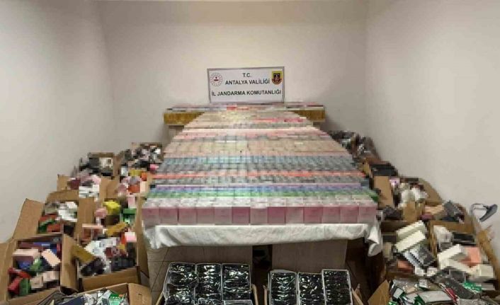 Jandarmadan kaçak parfüm ve güneş gözlüğü operasyonu