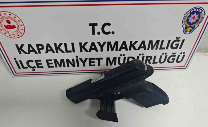 Kapaklı’da polis ekipleri ruhsatsız tabanca ele geçirdi