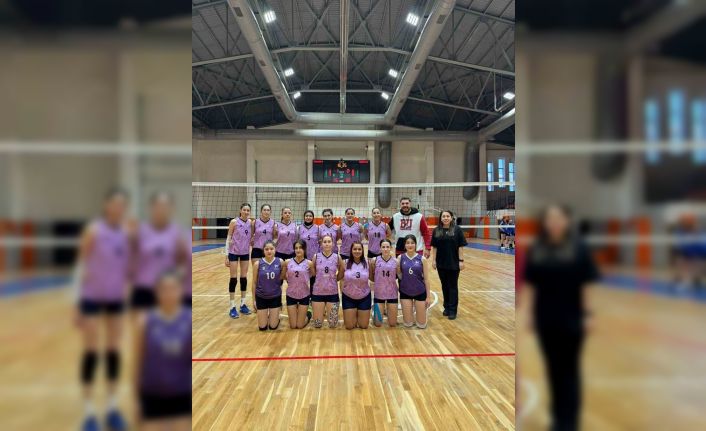 Karabük Üniversitesi voleybol takımları lige galibiyetle başladı