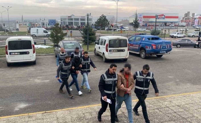 Karaman’da 3 kişi dolandırıcılıktan tutuklandı