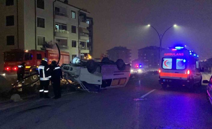 Karaman’da aydınlatma direğine çarpan minibüs takla attı: 1 yaralı