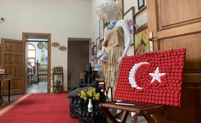 Karaman’da lise öğrencileri atıkları sanat eserine dönüştürdü