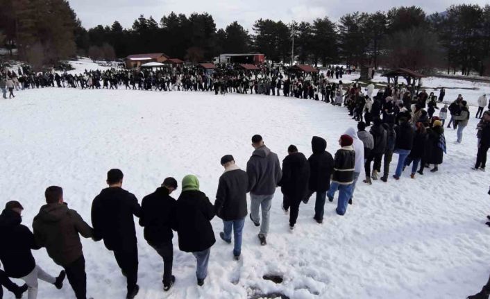 Karlar altında hamsi ve horon keyfi