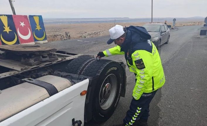 Kars’ta jandarmadan kış lastiği denetimi