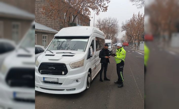 Kars’ta okul servislerine trafik denetimi