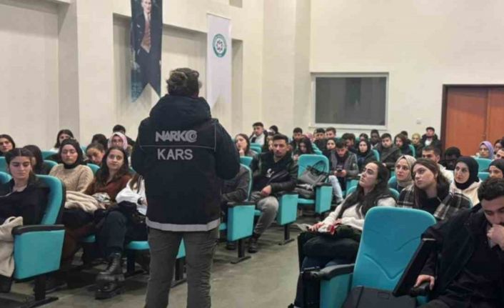 Kars’ta polis 700 üniversite öğrencisine narkotik eğitim verdi