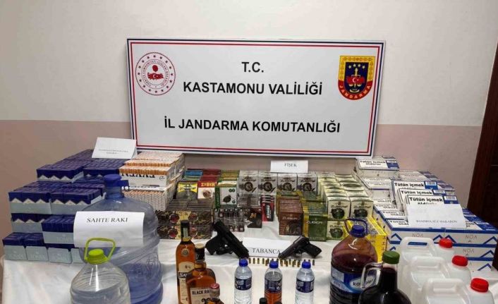 Kastamonu’da jandarmadan kaçakçılık operasyonu: Çok sayıda malzeme ele geçirildi