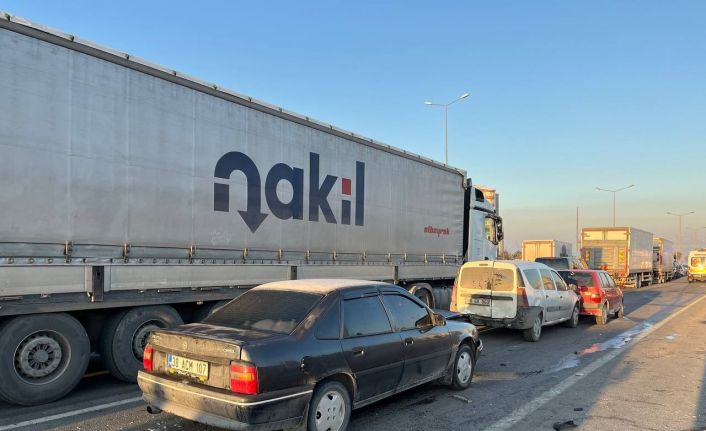 Kayseri’de 3 aracın karıştığı zincirleme kaza: 2 yaralı