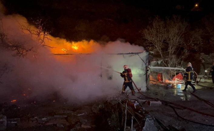 Kayseri’de bağ evi alev alev yandı