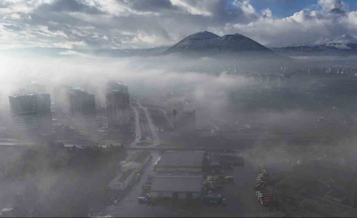 Kayseri’de sis etkili oldu