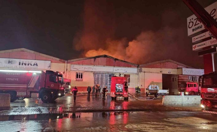 Kayseri’deki fabrika yangını 3 saatte söndürüldü