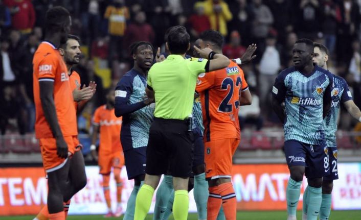 Kayserispor’un 16 maçında 12 hakem düdük çaldı