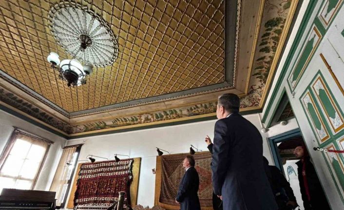 Kazakistan Büyükelçisi Yozgat Müzesi’ndeki tavan işlemelerine hayran kaldı