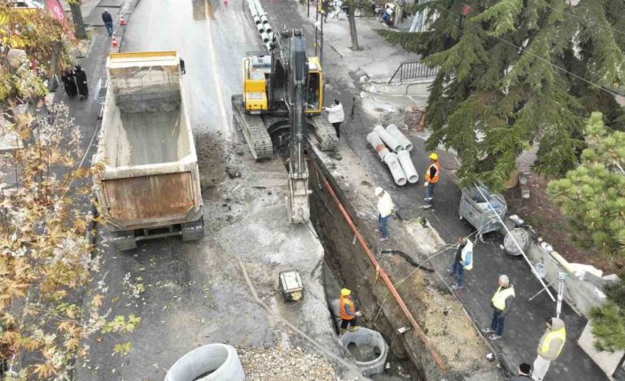 Keçiören’de sürekli tıkanan atık su hattı yenilendi