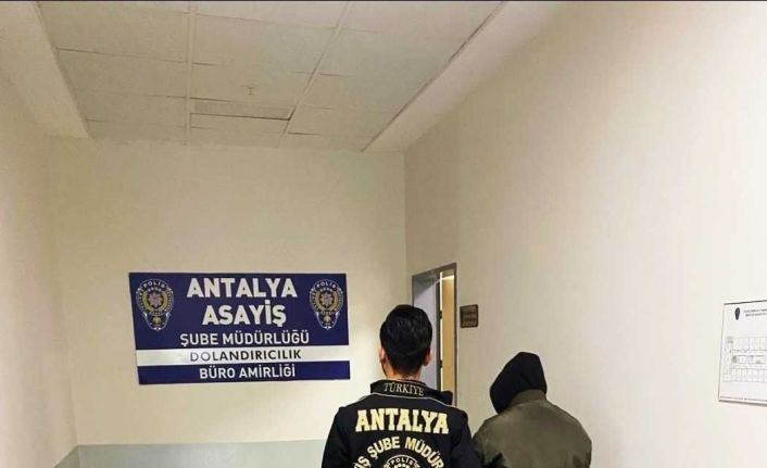 Kendisini polis ve savcı olarak tanıtarak dolandırıcılık yapan şahıs tutuklandı