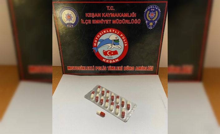 Keşan’da polisin durdurduğu şüphelinin üzerinde sentetik ecza ele geçirildi