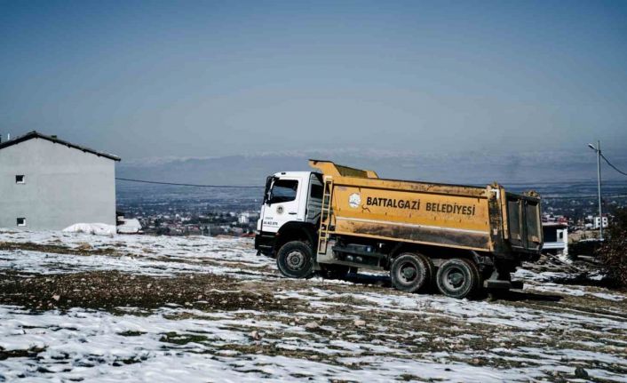 Kıraç Mahallesi’nde yılların sorunu tarih oluyor