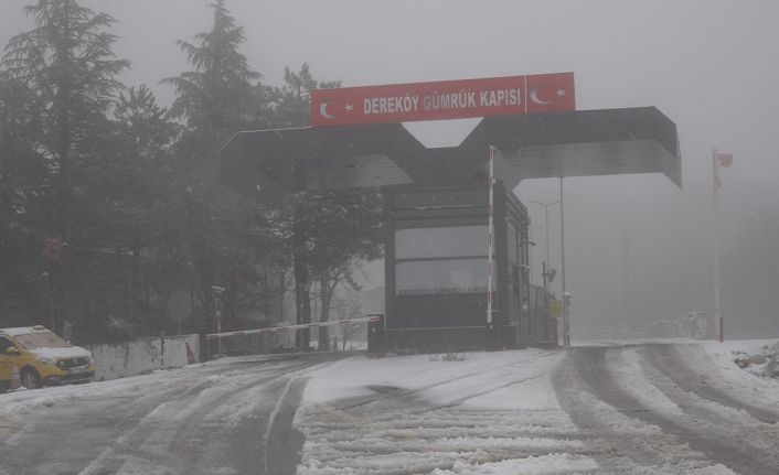 Kırklareli’nin yüksek kesimlerinde kar yağışı etkili oluyor