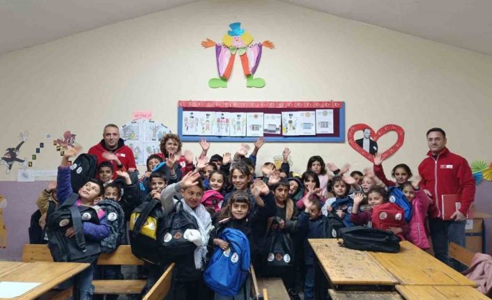 Kızılay Gönüllüleri’nden örnek bağış