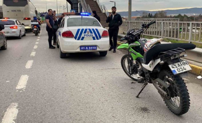 Kocaeli’de 4 aracın karıştığı kazada 2 motosiklet sürücüsü yaralandı