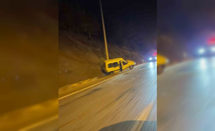 Kontrolden çıkan araç bariyerlere çarptı; 1 kişi yaralandı