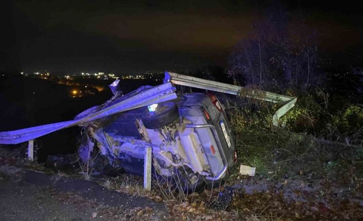 Kontrolden çıkan cip yağmur kanalına devrildi: 1 yaralı