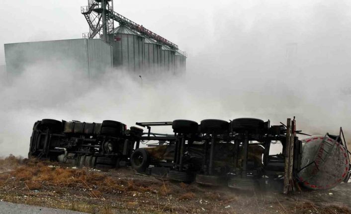 Konya’da asit tankeri devrildi: 1 ölü