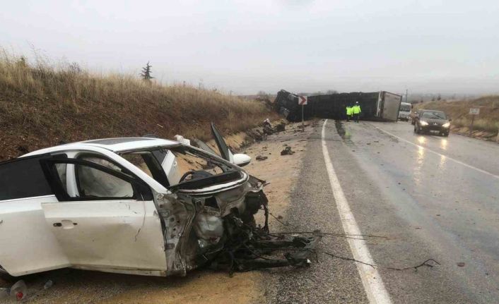 Konya’da otomobil ile tır çarpıştı: 2 yaralı